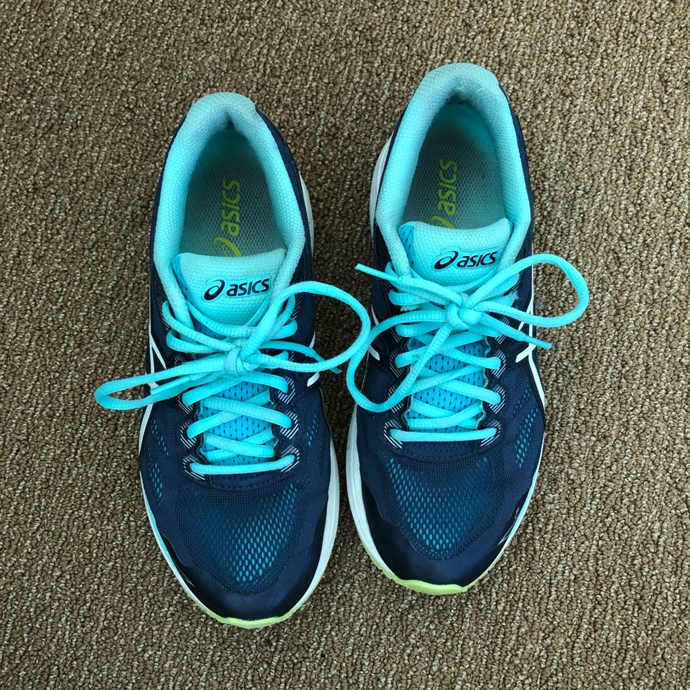 asics running shoes